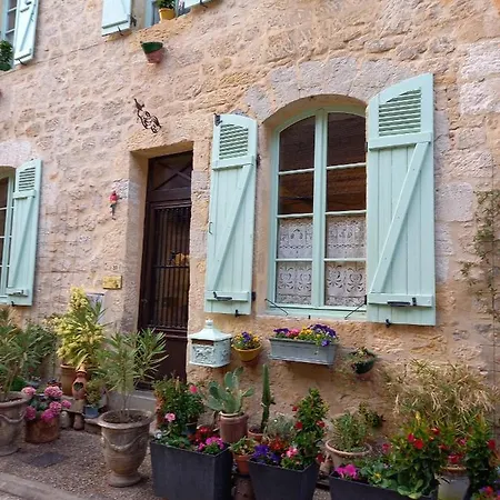 D Hotes Les Remparts Bed & Breakfast *